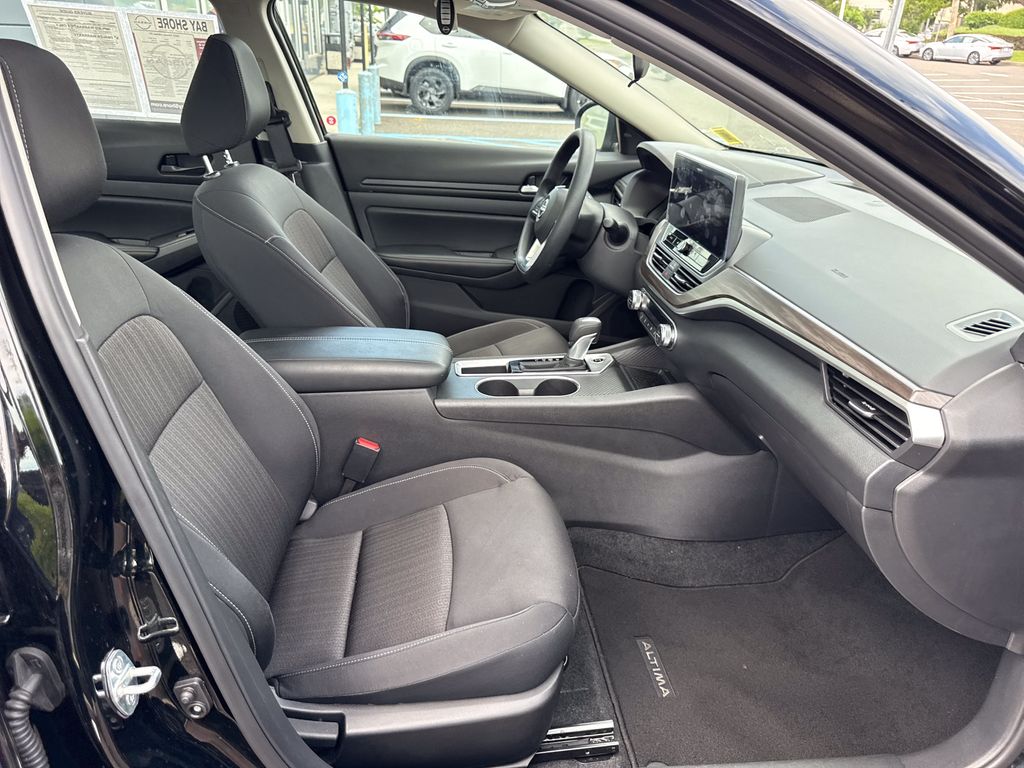2025 Nissan Altima SV - Photo 28