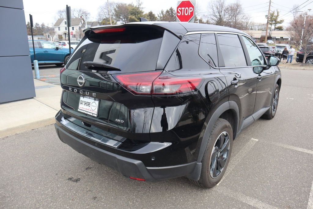2025 Nissan Rogue SV - Photo 6
