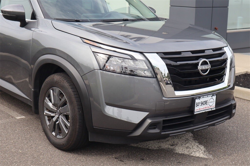 2025 Nissan Pathfinder SV photo 4