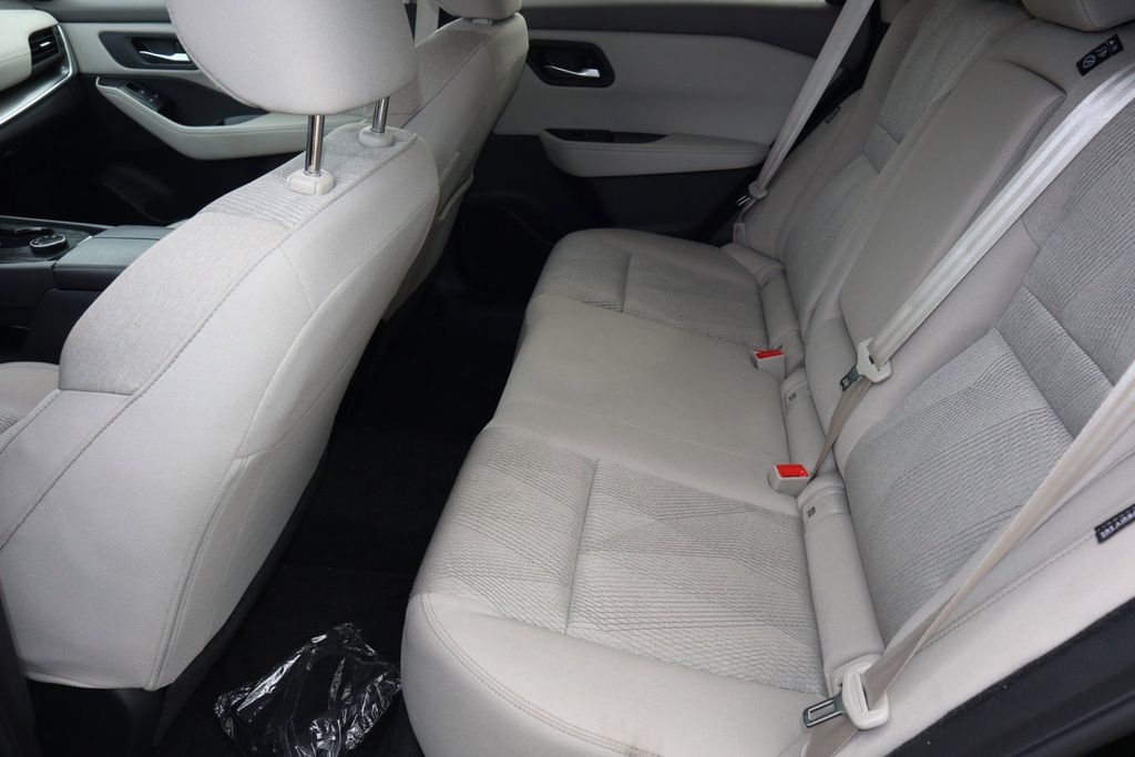 2025 Nissan Rogue SV - Photo 18