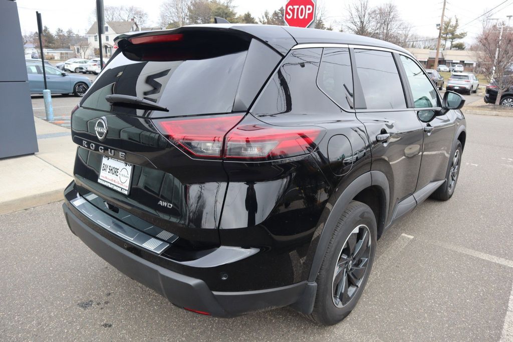 2025 Nissan Rogue SV - Photo 6