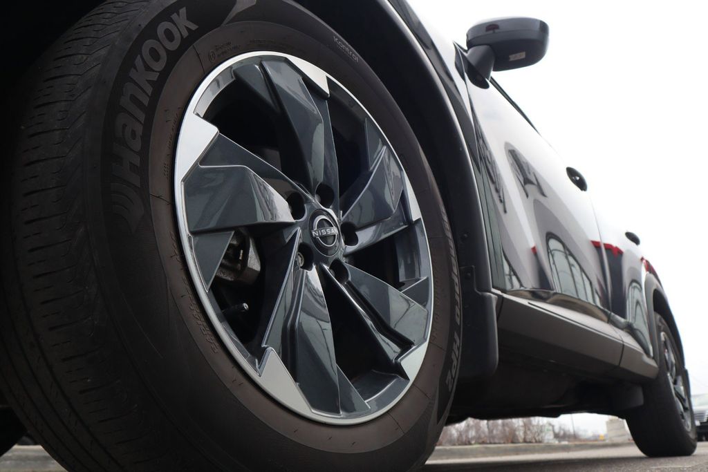 2025 Nissan Rogue SV - Photo 11