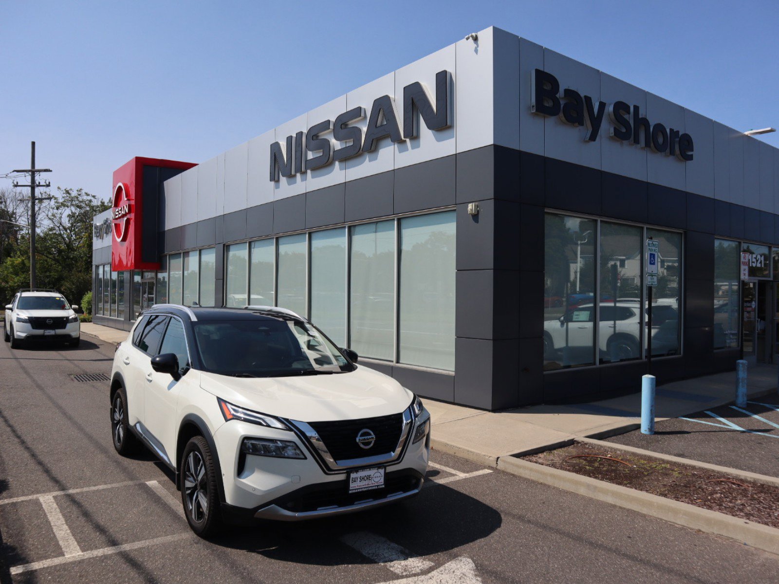 Certified 2021 Nissan Rogue Platinum with VIN JN8AT3DD0MW318251 for sale in Bay Shore, NY