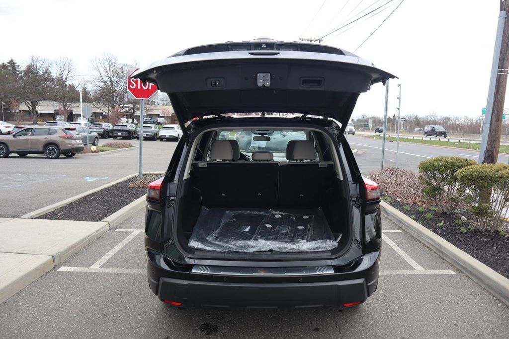 2025 Nissan Rogue SV - Photo 25