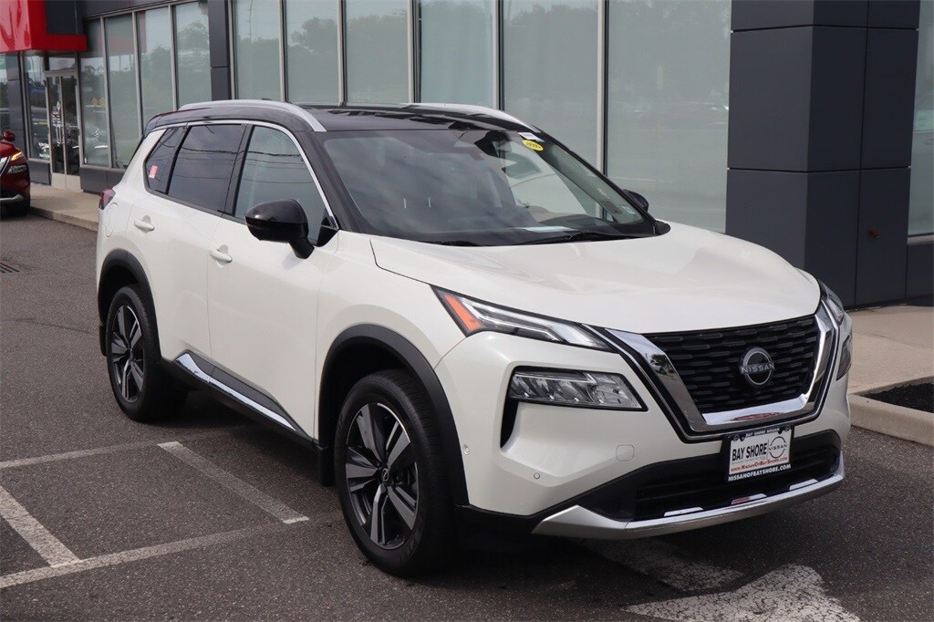 2023 Nissan Rogue Platinum photo 3