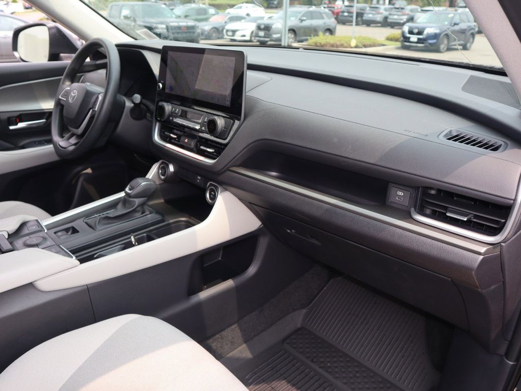 2025 Toyota Grand Highlander LE - Photo 31