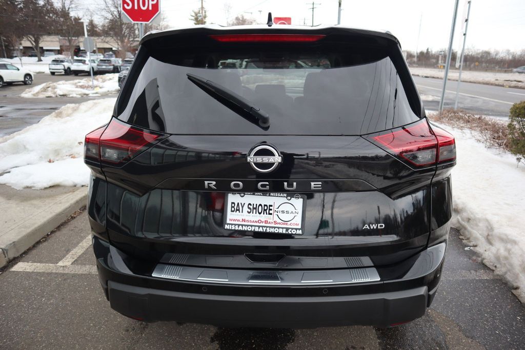 2025 Nissan Rogue SV - Photo 6
