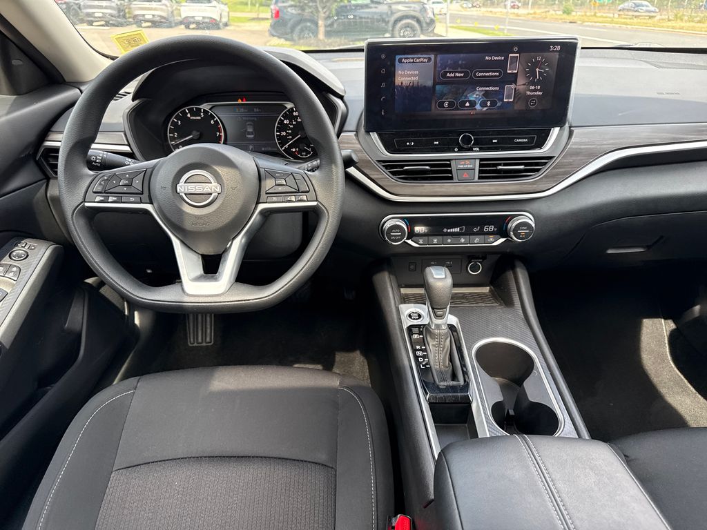 2025 Nissan Altima SV - Photo 12