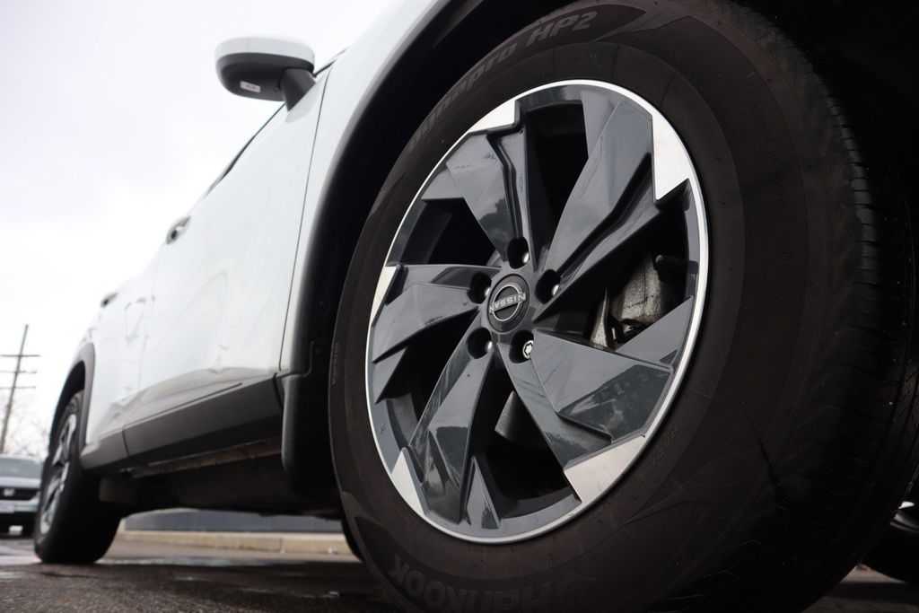 2025 Nissan Rogue SV - Photo 9
