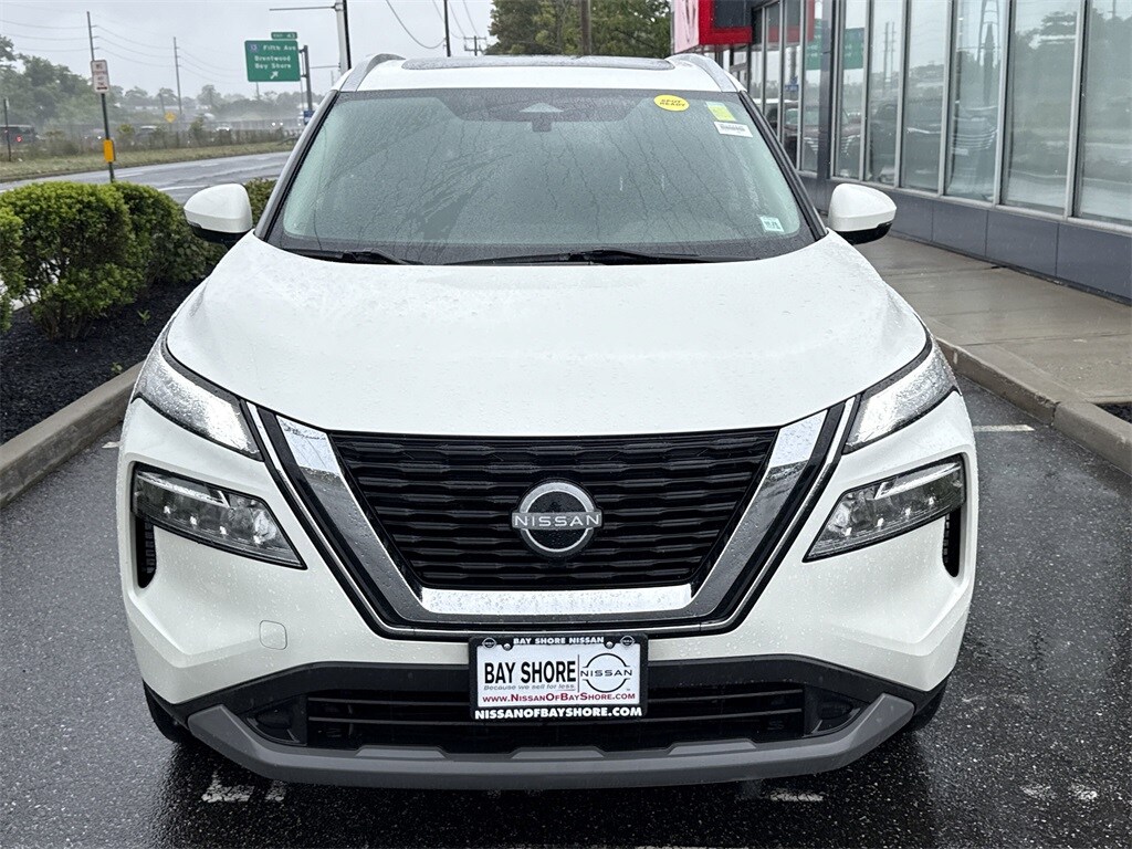 2022 Nissan Rogue SV photo 2
