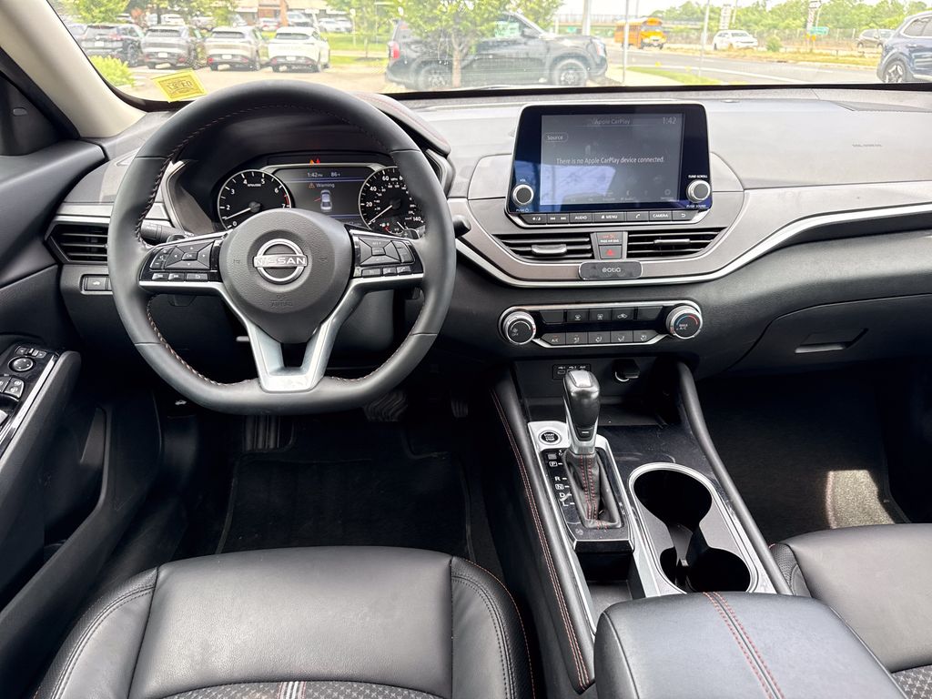 2025 Nissan Altima SR - Photo 12