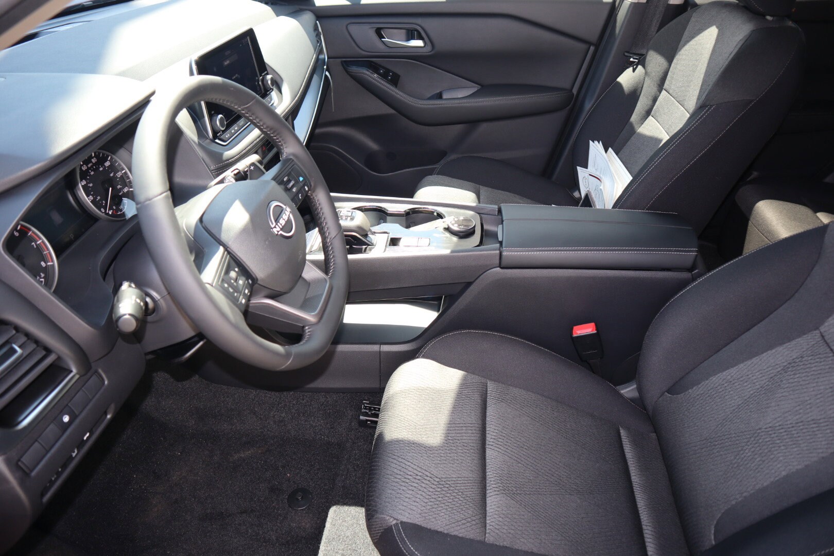 2026 Nissan Rogue SV photo 4
