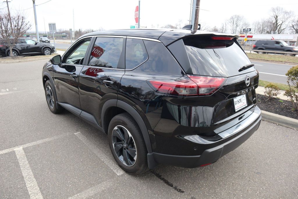 2025 Nissan Rogue SV - Photo 9