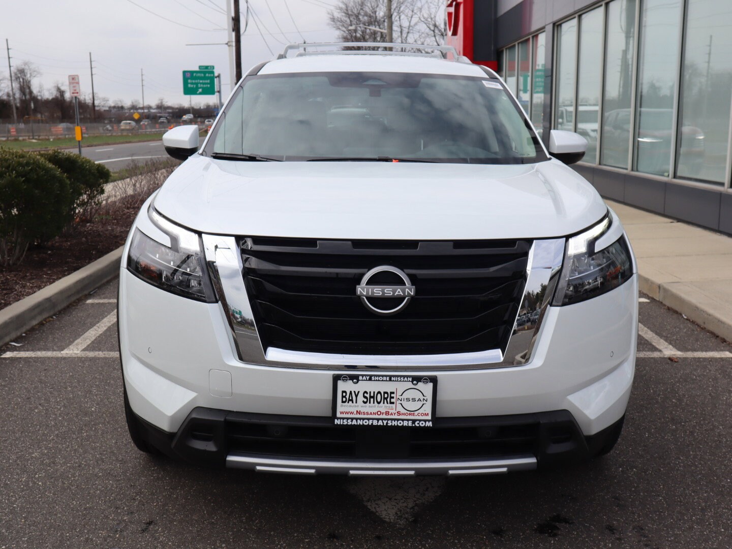 2025 Nissan Pathfinder SL photo 3