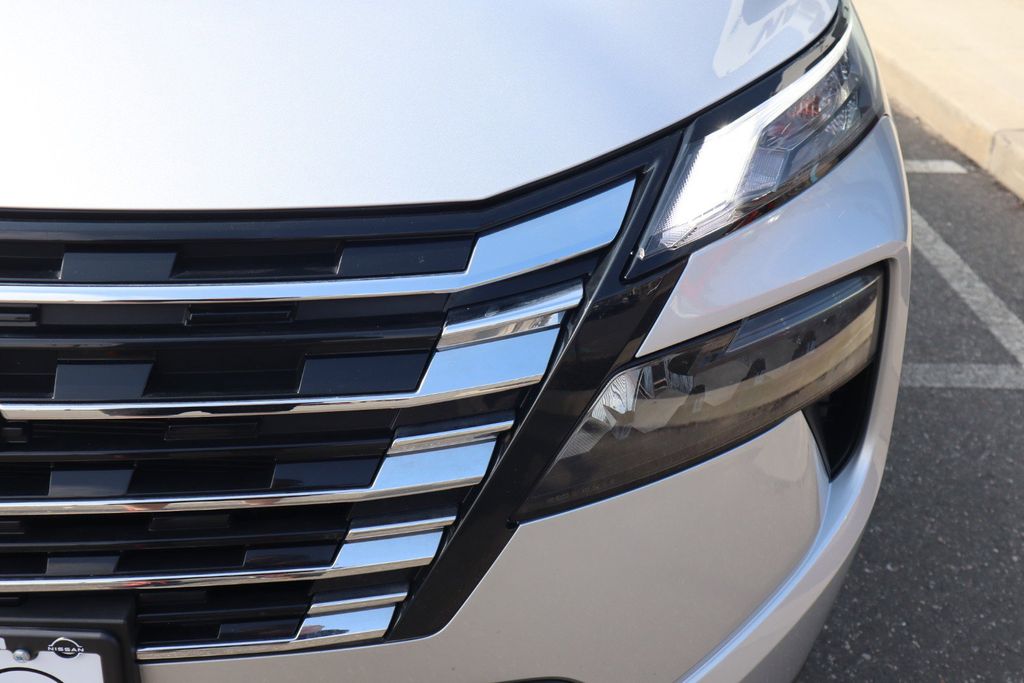 2025 Nissan Rogue SV - Photo 13