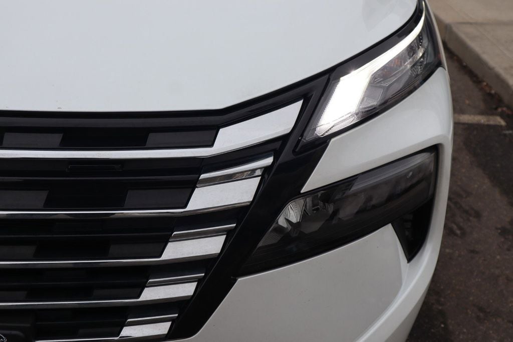 2025 Nissan Rogue SV - Photo 12