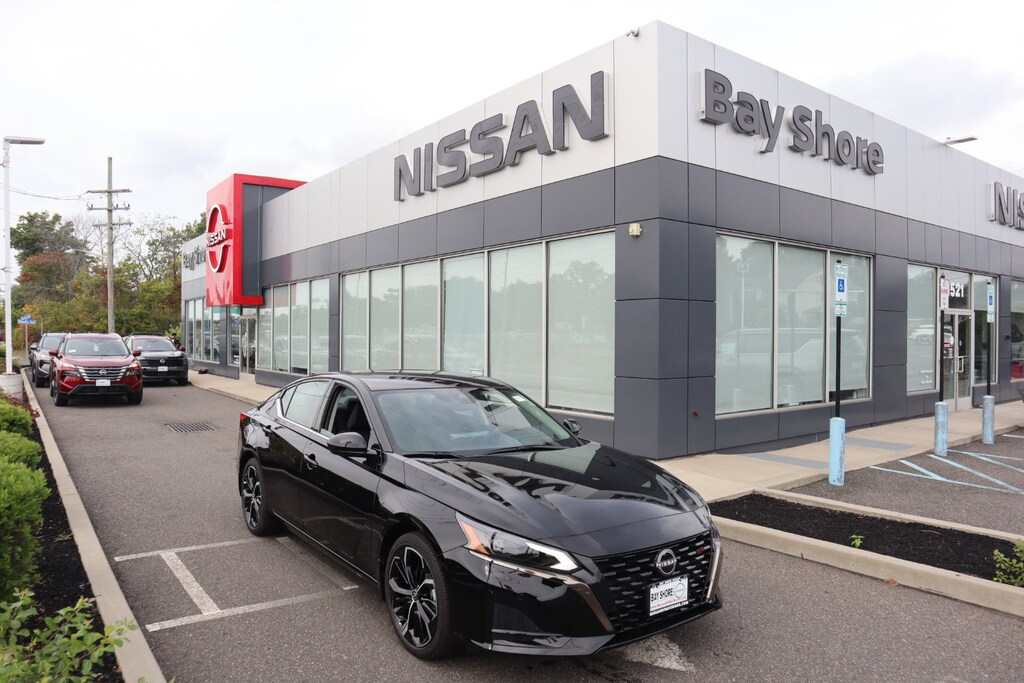 New 2025 Nissan Altima SR Sedan