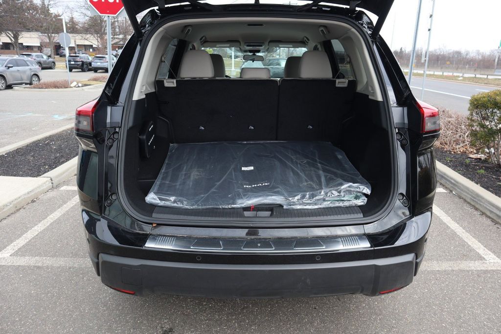 2025 Nissan Rogue SV - Photo 28