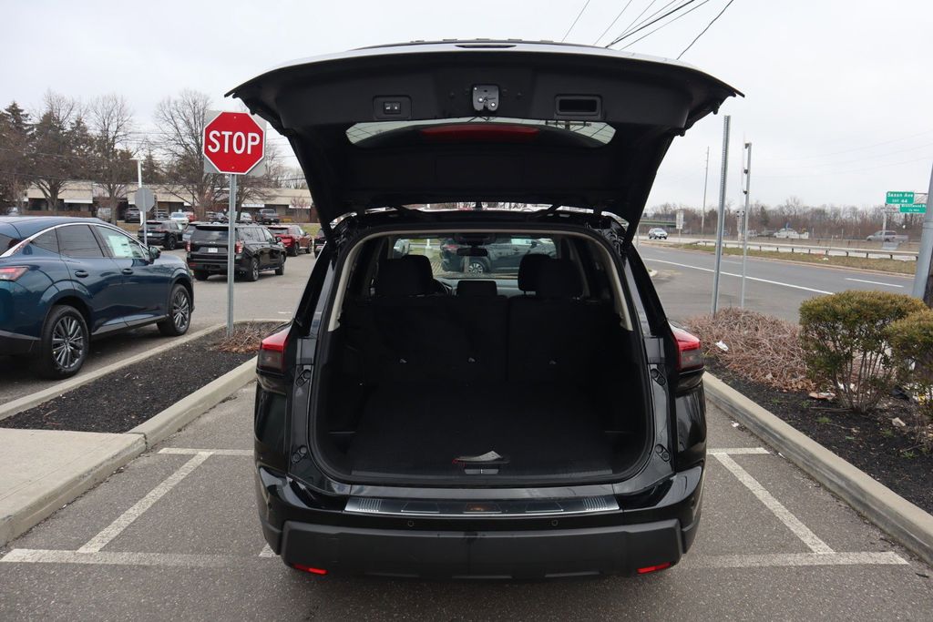 2025 Nissan Rogue SV - Photo 29