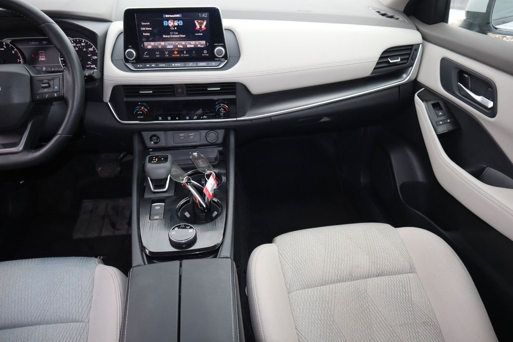 2025 Nissan Rogue SV - Photo 15