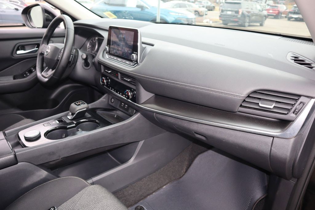 2025 Nissan Rogue SV - Photo 27