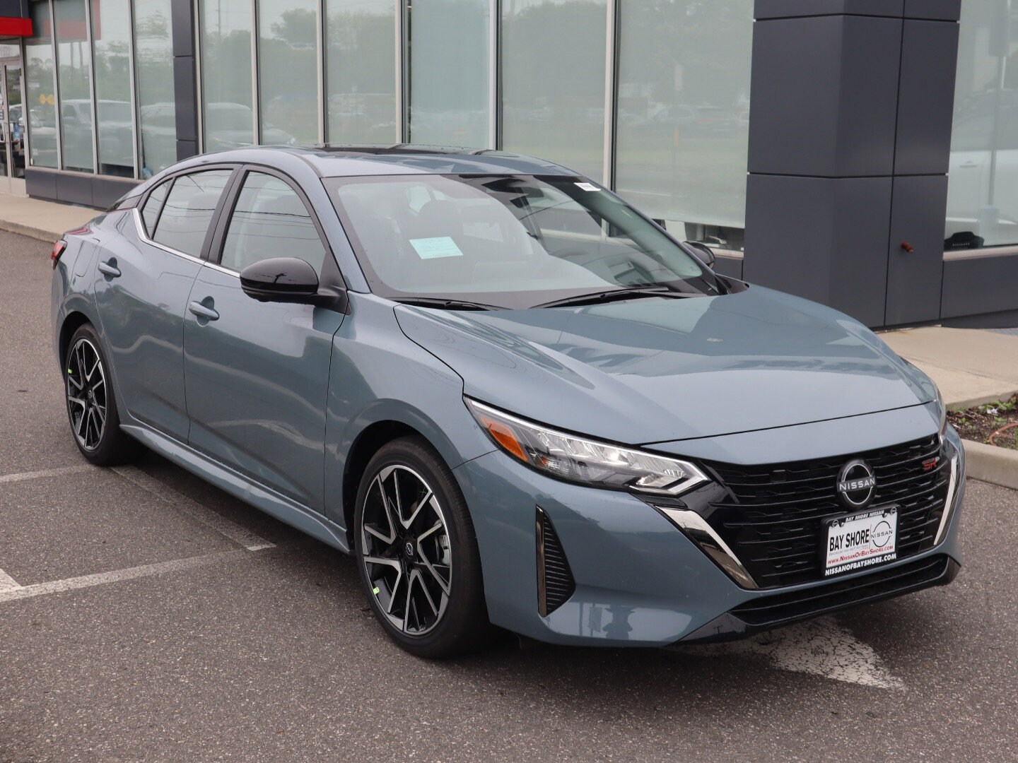 2025 Nissan Sentra SR photo 2