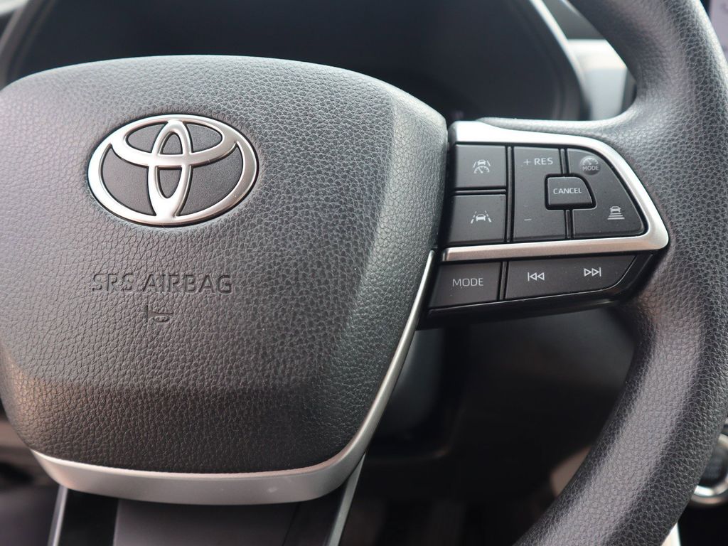 2025 Toyota Grand Highlander LE - Photo 24