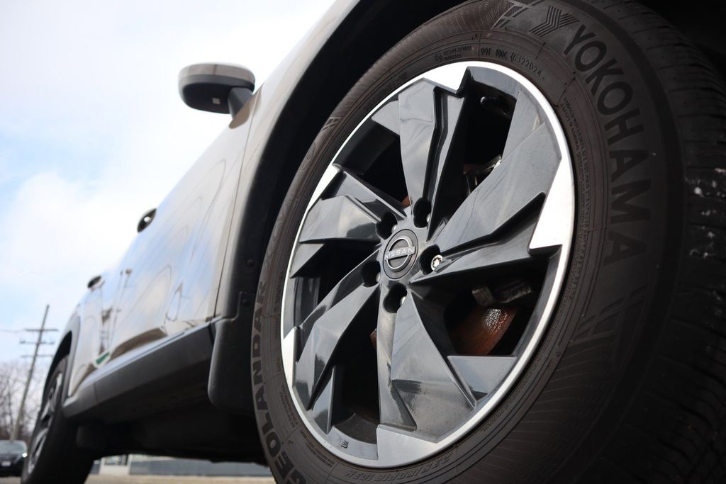 2025 Nissan Rogue SV - Photo 12
