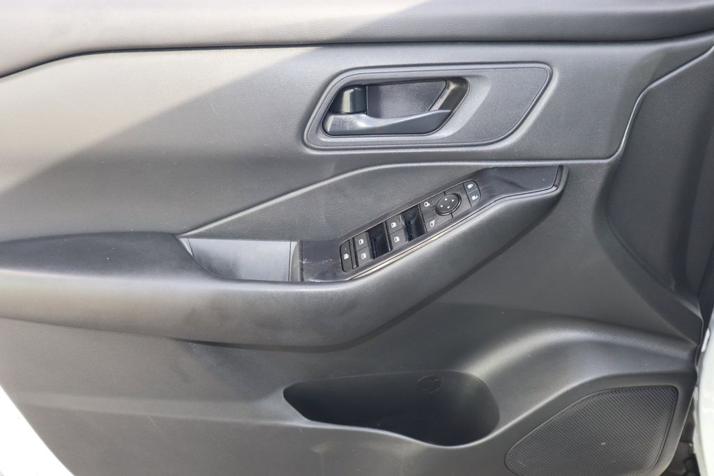 2025 Nissan Rogue S - Photo 24