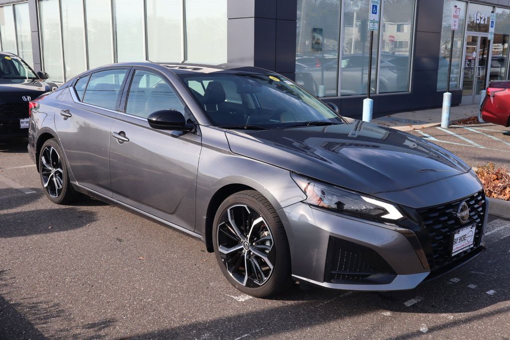 2024 Nissan Altima SR