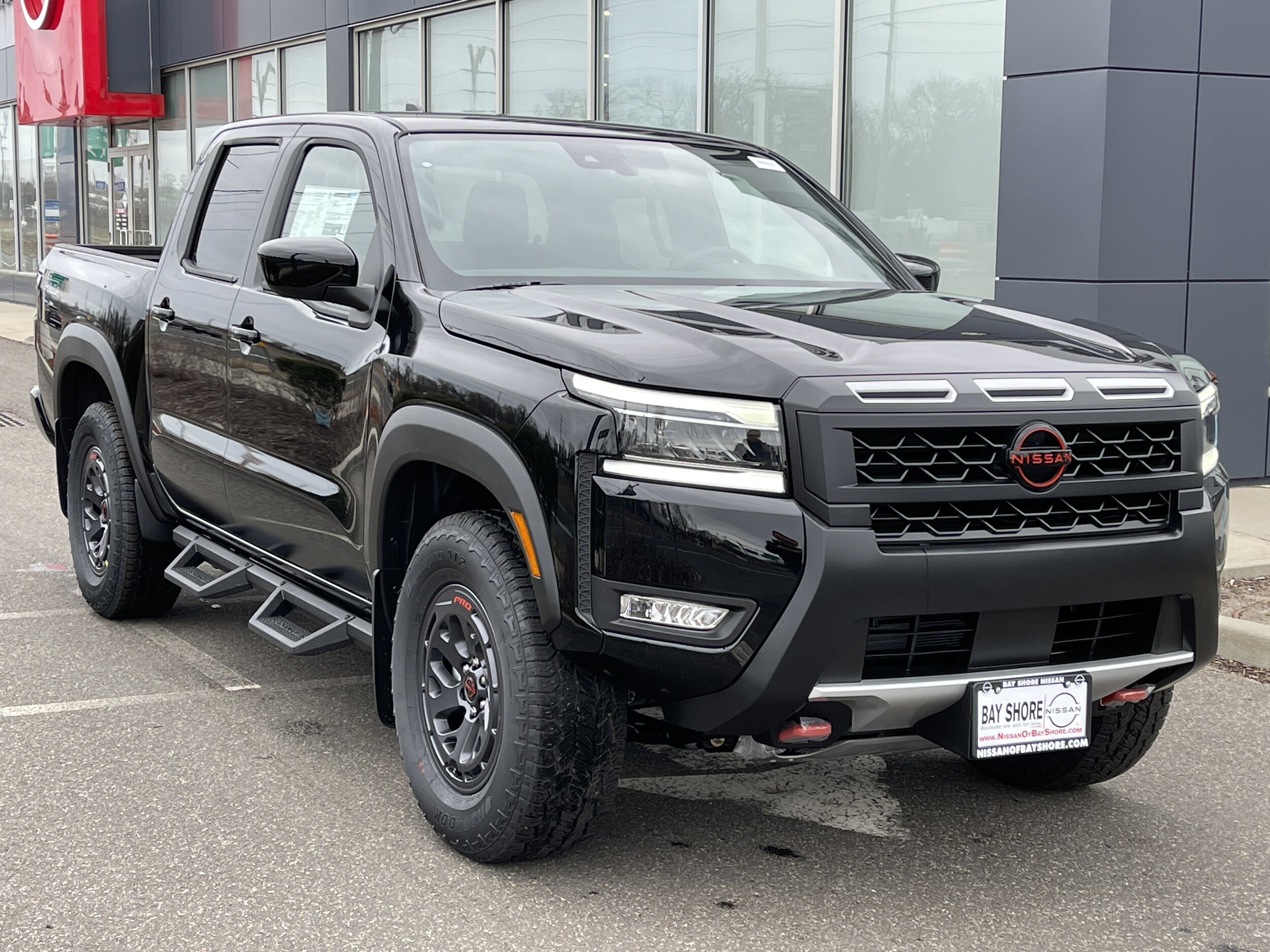 2025 Nissan Frontier PRO-4X photo 2
