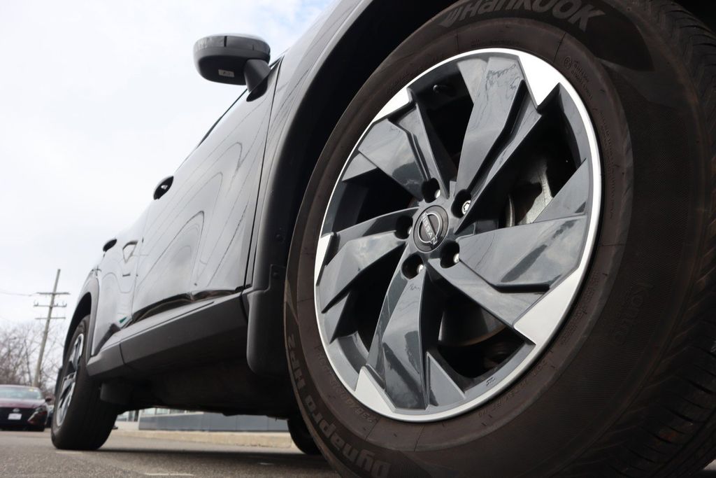 2025 Nissan Rogue SV - Photo 9