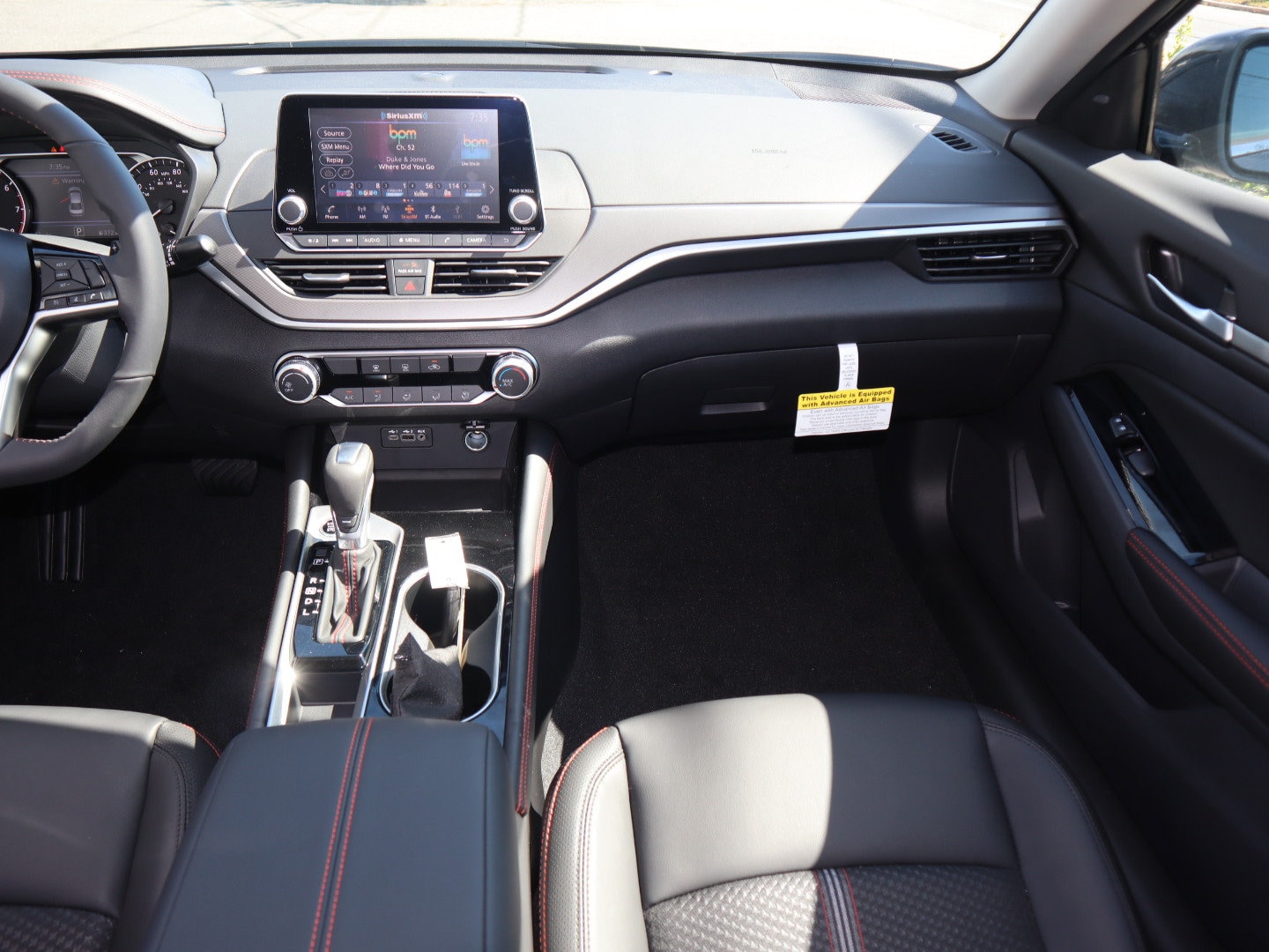 2025 Nissan Altima SR - Photo 14