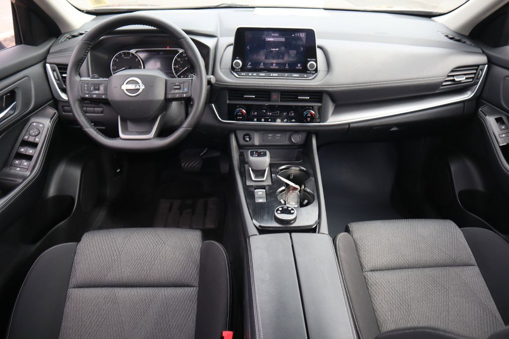2025 Nissan Rogue SV - Photo 14