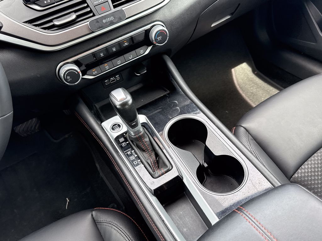 2025 Nissan Altima SR - Photo 15