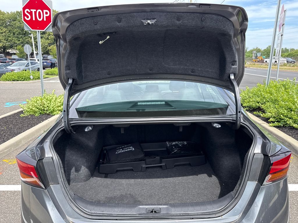 2025 Nissan Altima SR - Photo 31