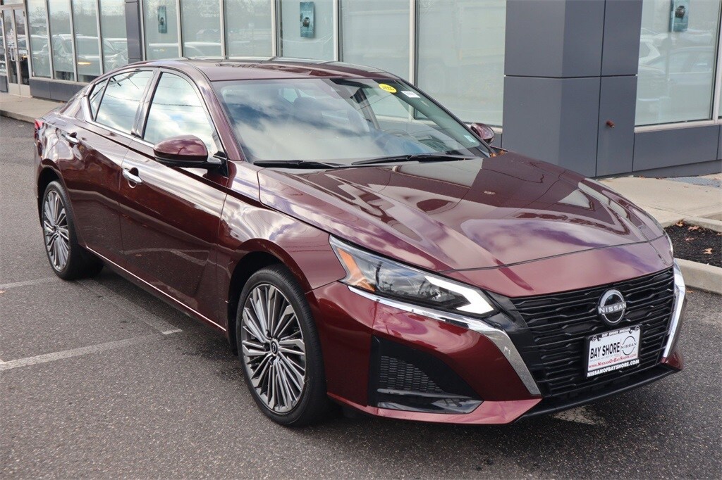 2025 Nissan Altima SL photo 4