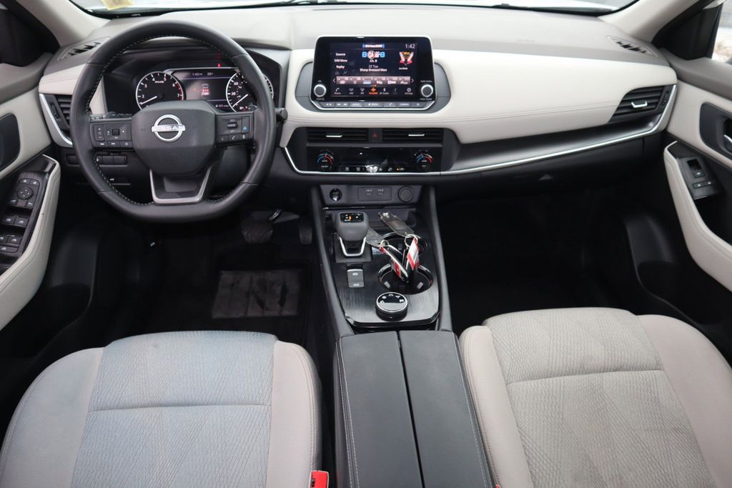 2025 Nissan Rogue SV - Photo 14