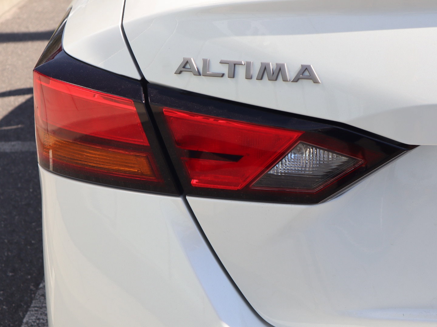 2025 Nissan Altima SR - Photo 13