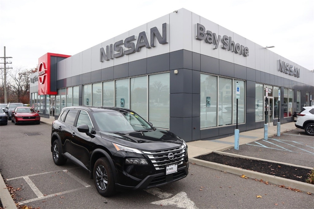 2025 Nissan Rogue S's photo