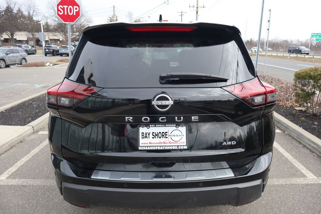 2025 Nissan Rogue SV - Photo 7