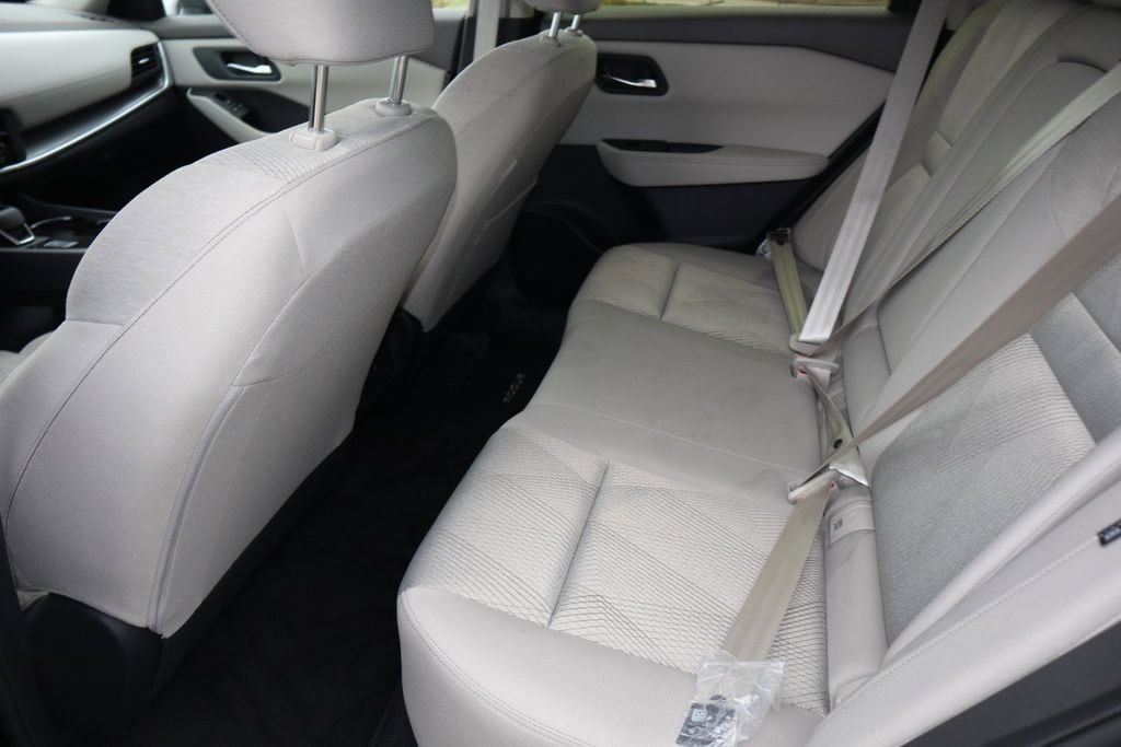 2025 Nissan Rogue SV - Photo 17