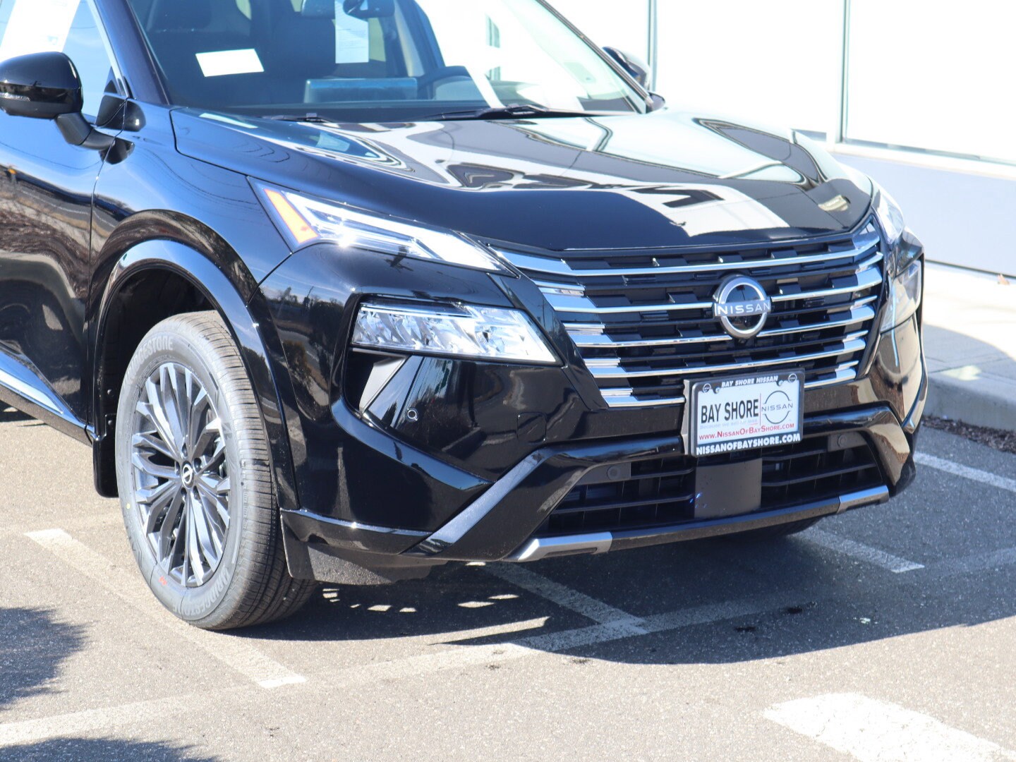 2025 Nissan Rogue Platinum photo 3