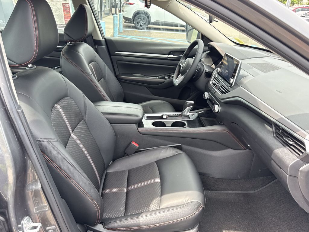 2025 Nissan Altima SR - Photo 27