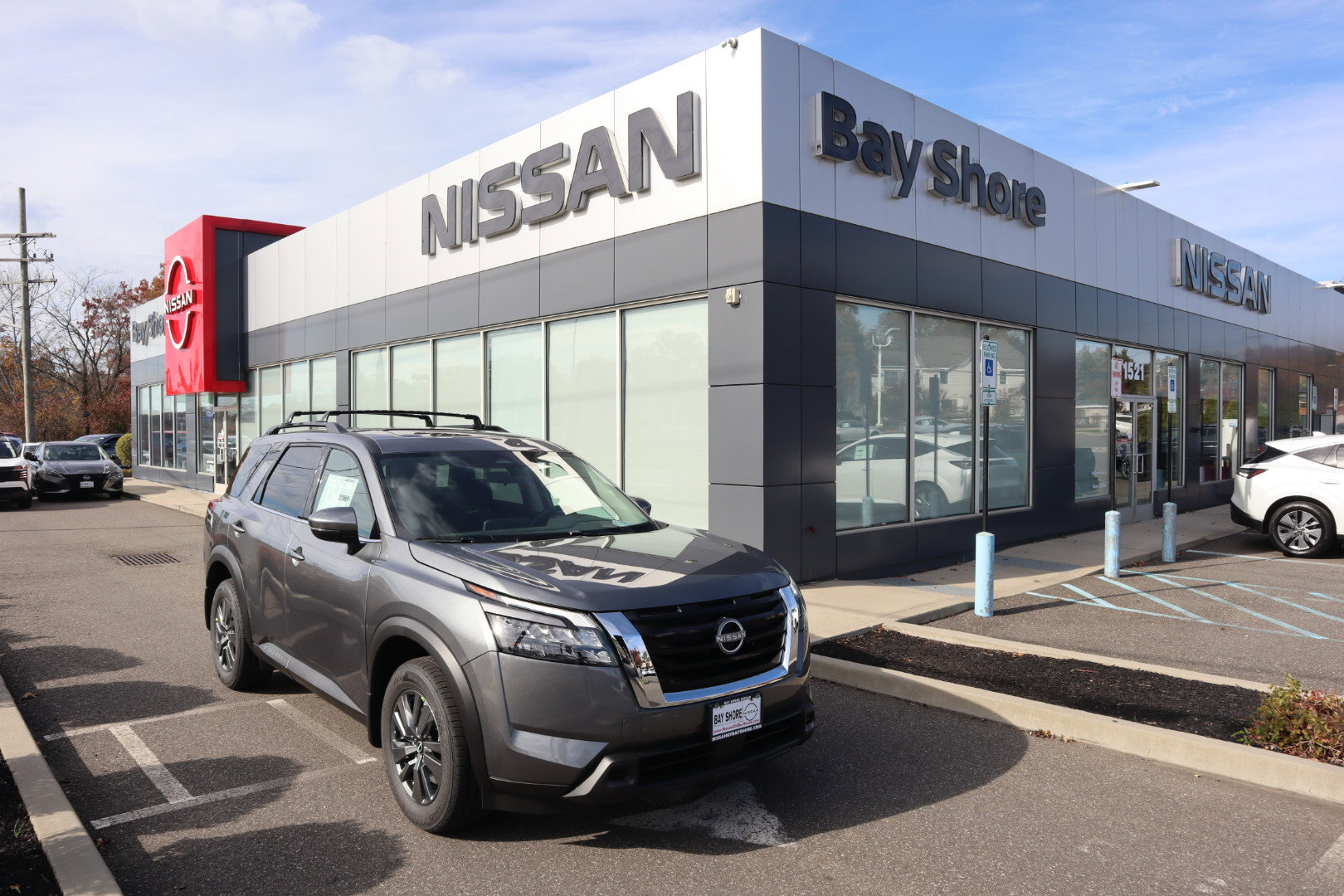 2025 Nissan Pathfinder SV 4WD's photo