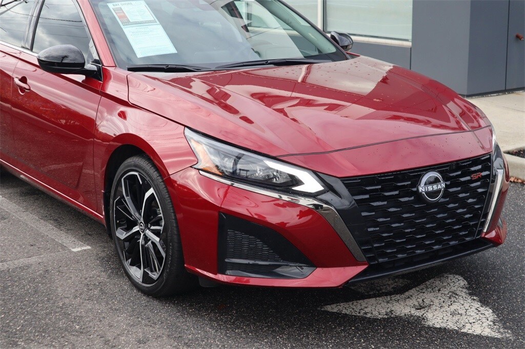 2025 Nissan Altima SR photo 4
