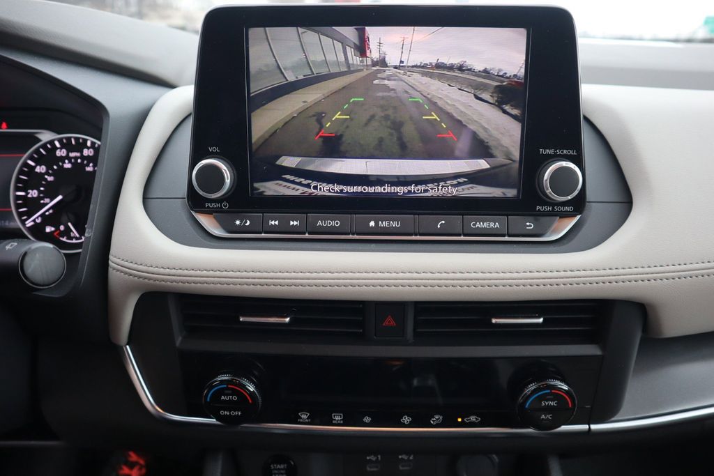 2025 Nissan Rogue SV - Photo 18
