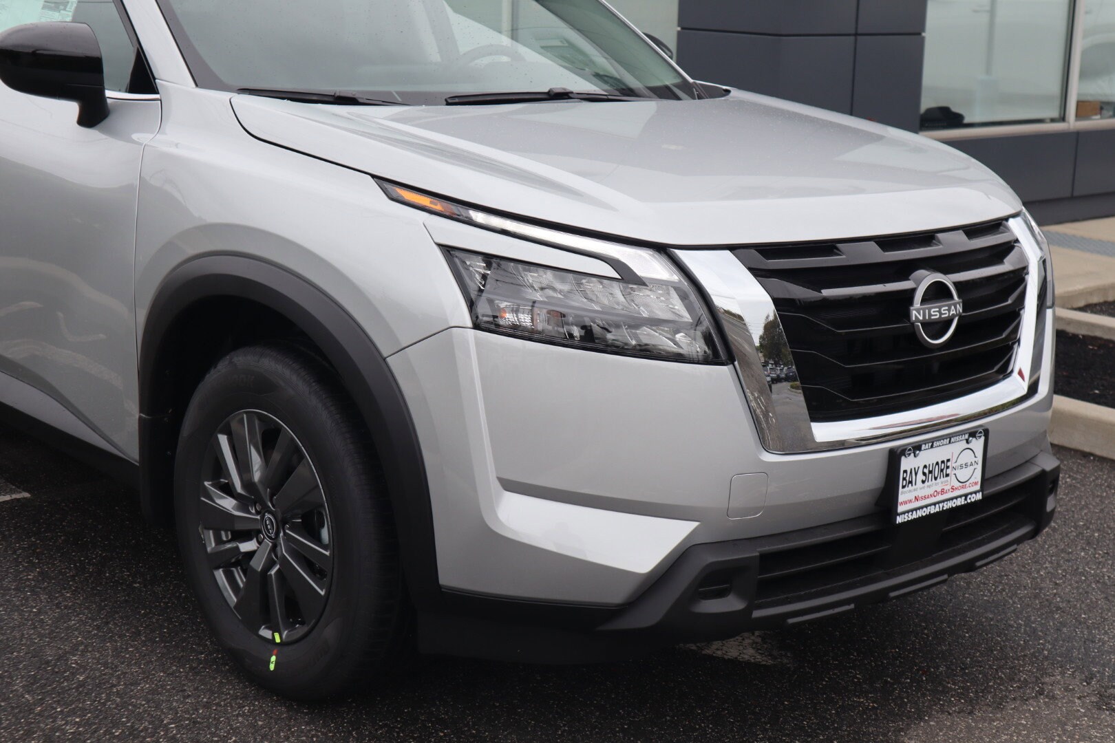 2025 Nissan Pathfinder S photo 4