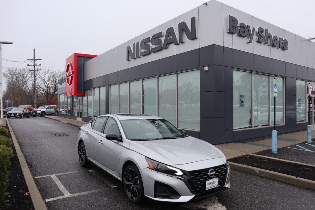 New 2025 Nissan Altima SR Sedan