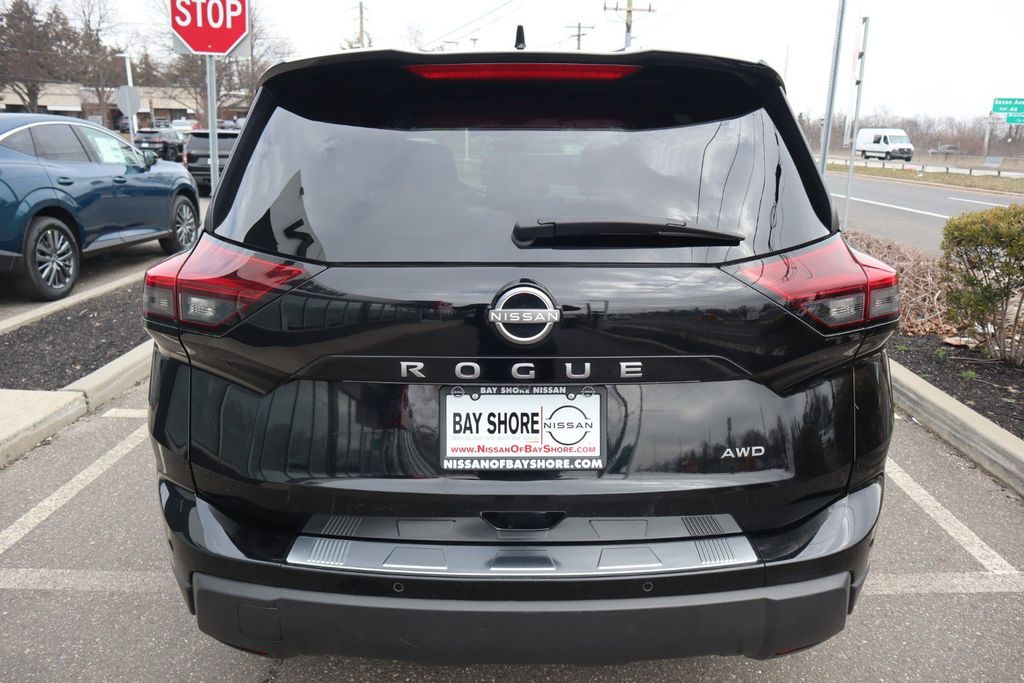 2025 Nissan Rogue SV - Photo 7